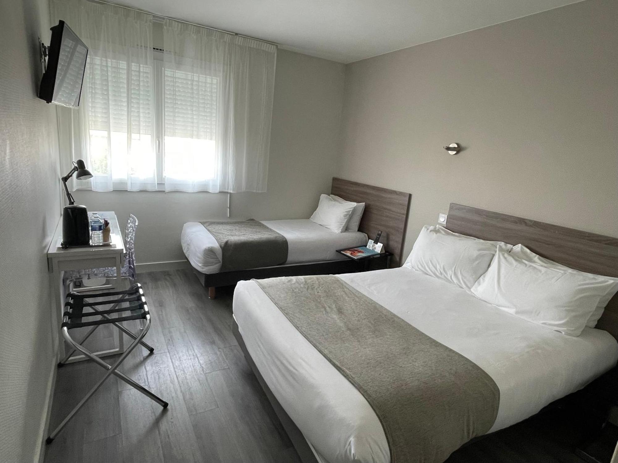 Cit'Hotel Le Chene Vert レ・サ​​ーブル・ドロンヌ エクステリア 写真