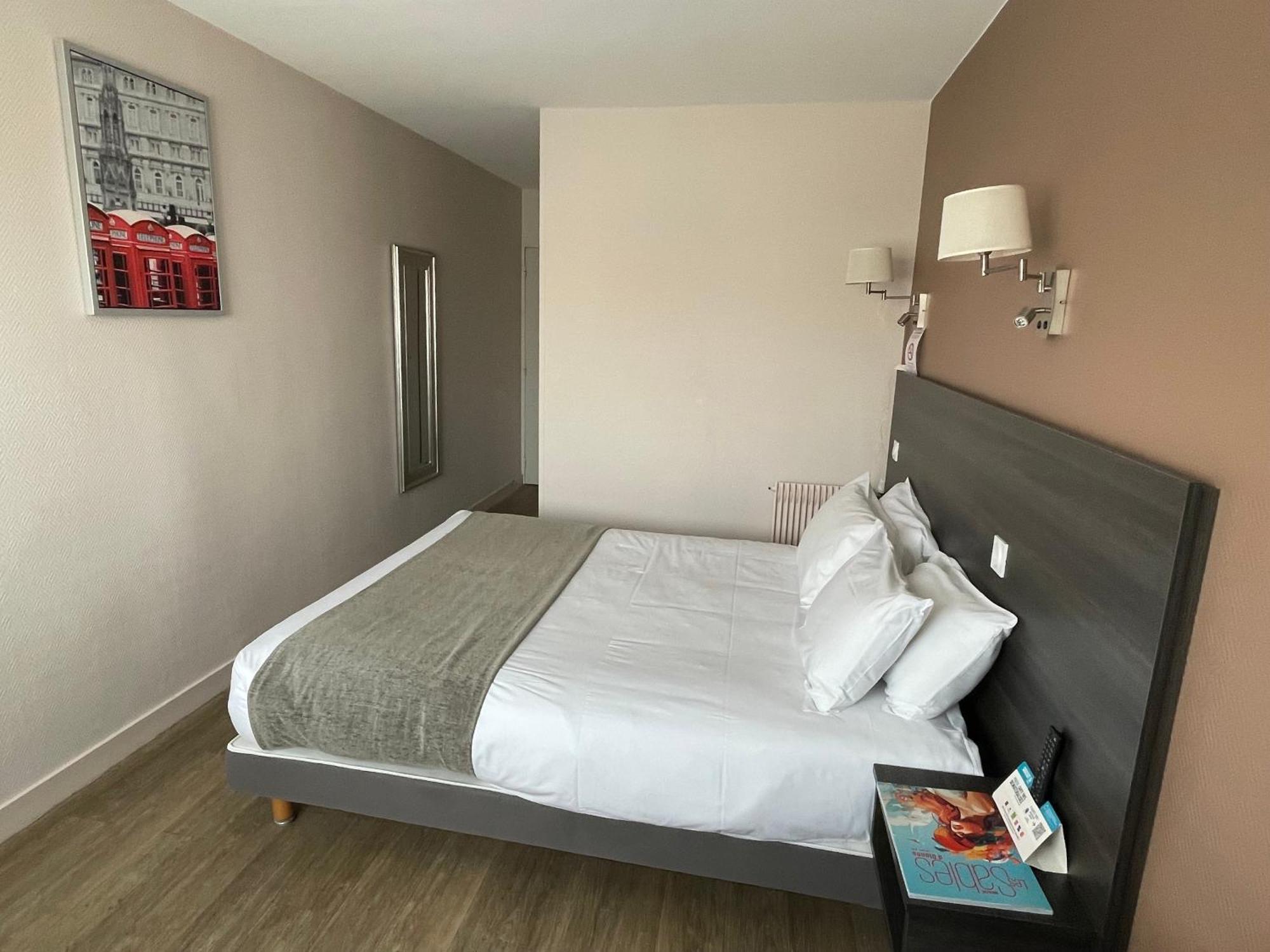 Cit'Hotel Le Chene Vert レ・サ​​ーブル・ドロンヌ エクステリア 写真