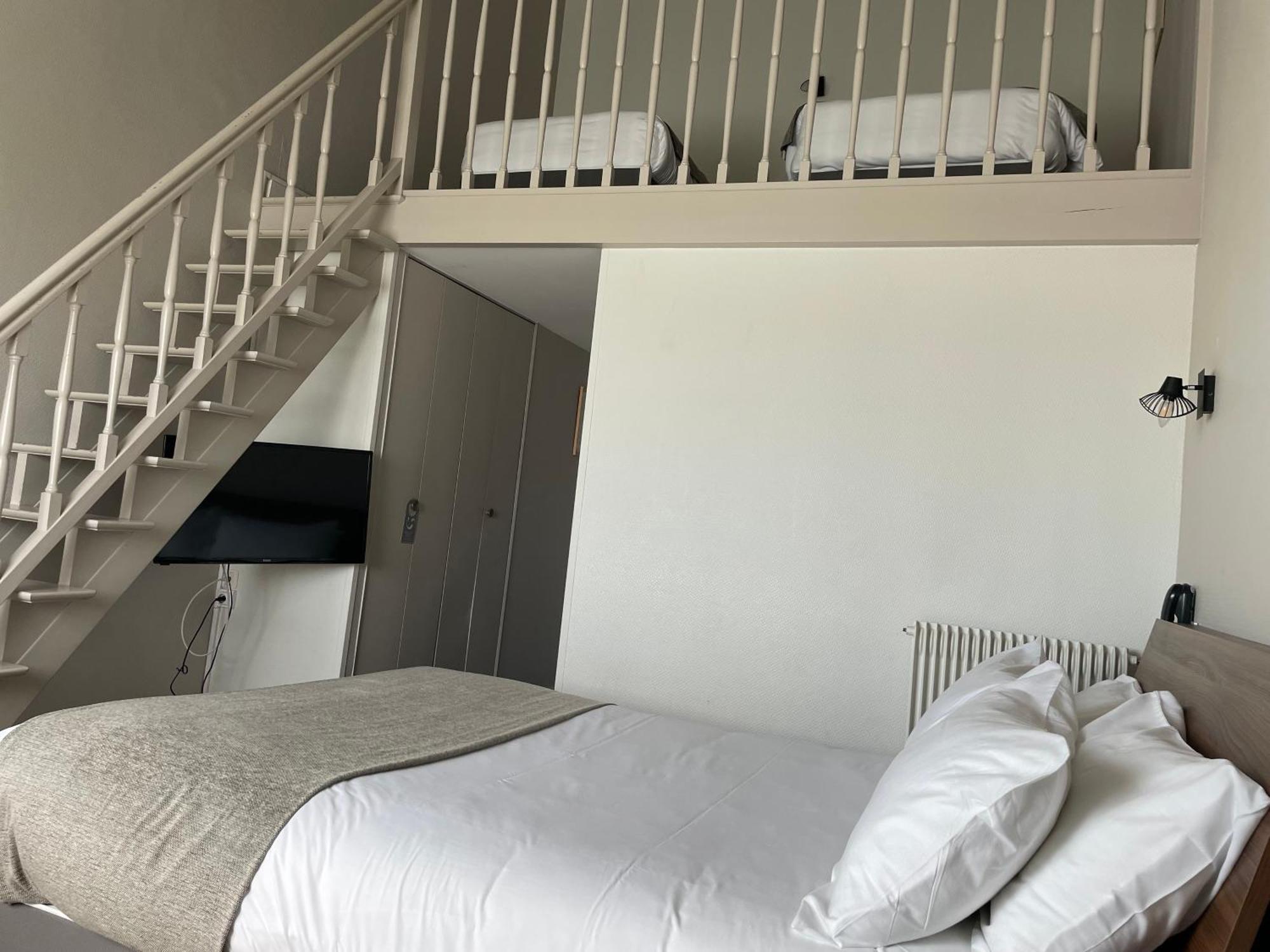 Cit'Hotel Le Chene Vert レ・サ​​ーブル・ドロンヌ エクステリア 写真