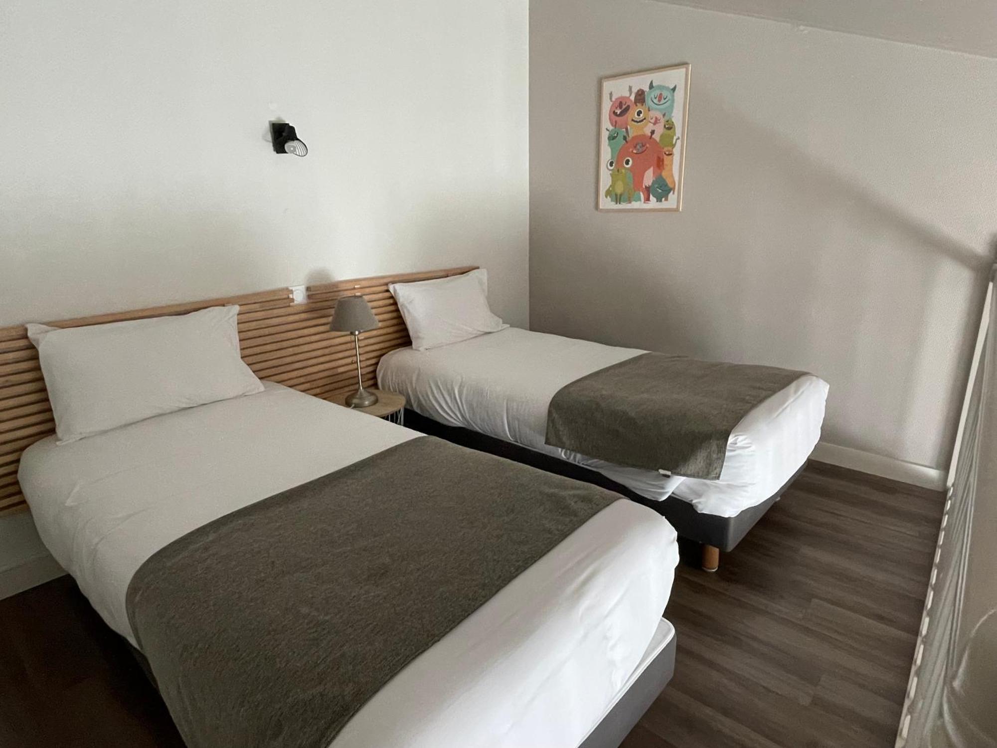 Cit'Hotel Le Chene Vert レ・サ​​ーブル・ドロンヌ エクステリア 写真